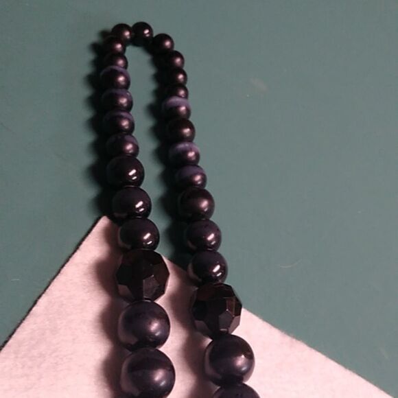 Elegant Black and Silver Graduated Beaded Necklace Grandmacore Cottagecore - Picture 6 of 7